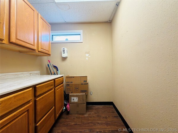 More Photos Of 1002 E Cherry St, Cushing Medical For Sale