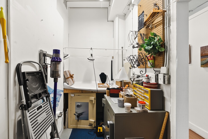 More Photos Of 611 Grand Ave, Saint Paul Storefront For Sale