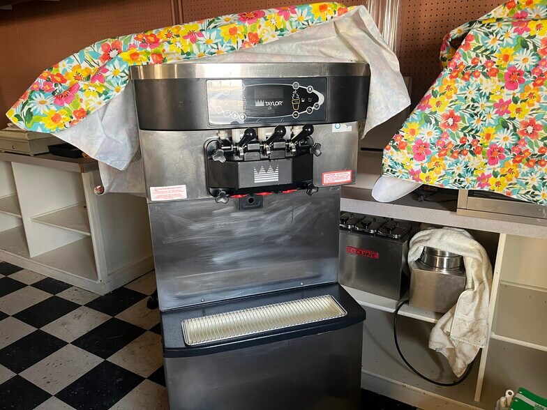 More Photos Of 126 Main St, Lehigh Restaurant For Lease