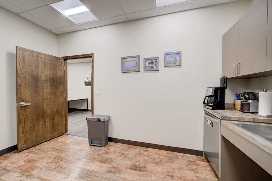 More Photos Of 351 Evergreen Dr, Bozeman Office For Sale