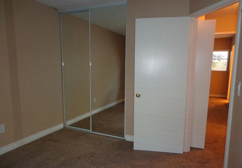 More Photos Of 4435 Estrella Ave, San Diego Apartments For Sale