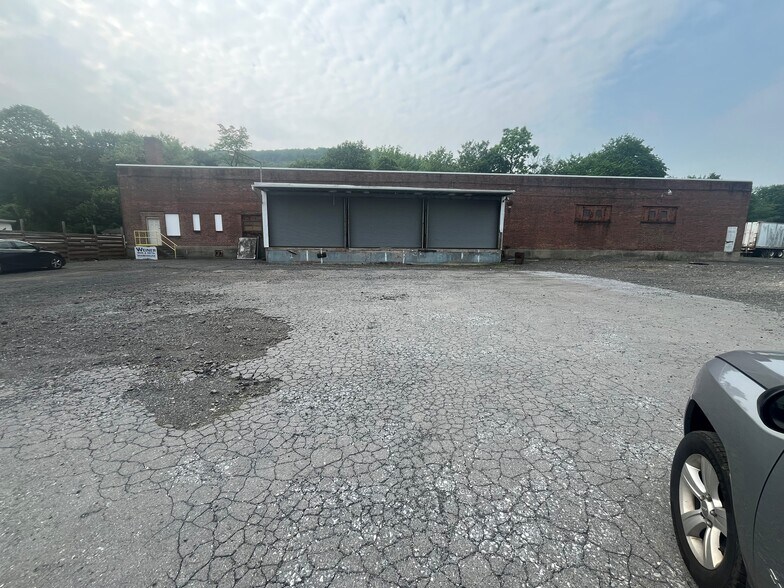 More Photos Of 14 Main St, Port Carbon Industrial For Lease