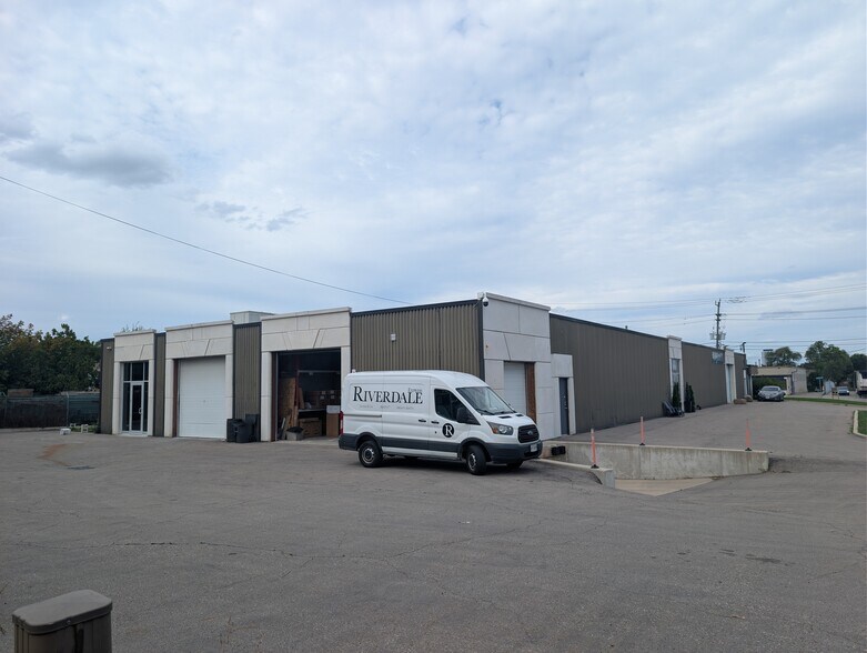 More Photos Of 3110 Wharton Way, Mississauga Warehouse For Lease