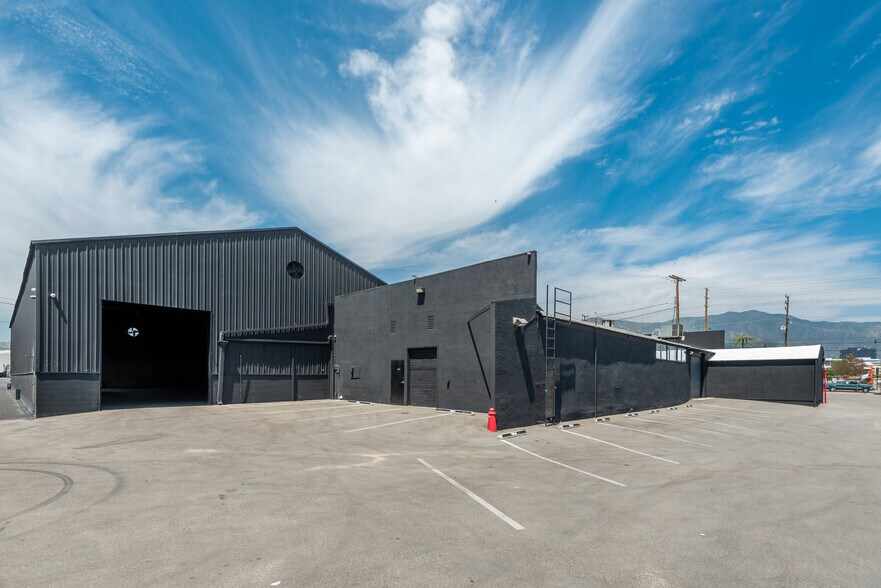 More Photos Of 713 N Victory Blvd, Burbank Warehouse For Lease