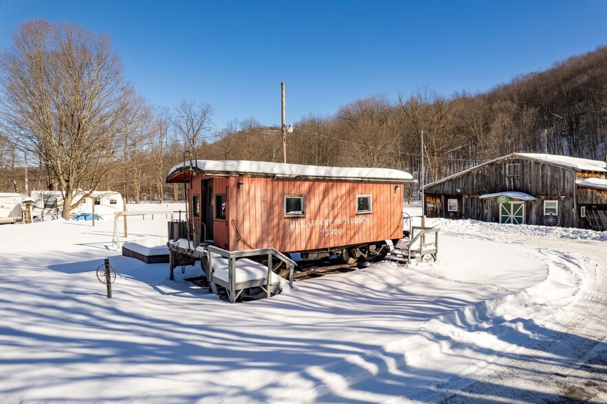 More Photos Of 55 Broken Wheel Rd, Petersburgh Trailer Camper Park For Sale