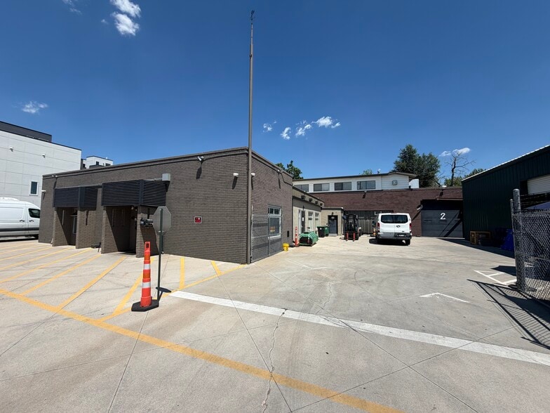 More Photos Of 2670 S Delaware St, Denver Manufacturing For Lease