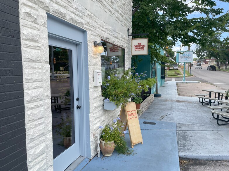 More Photos Of 108 N 25th St, Waco Storefront Retail Office For Sale