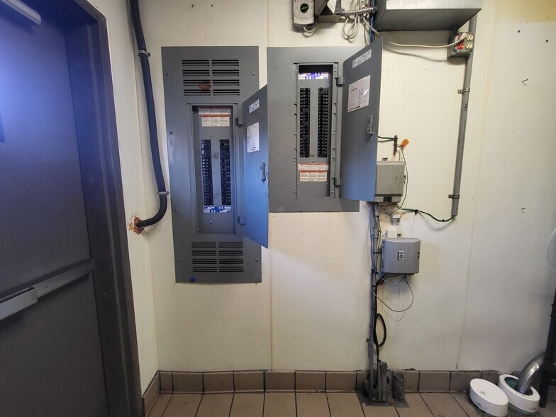 More Photos Of 648 S Neosho Blvd, Neosho Restaurant For Lease
