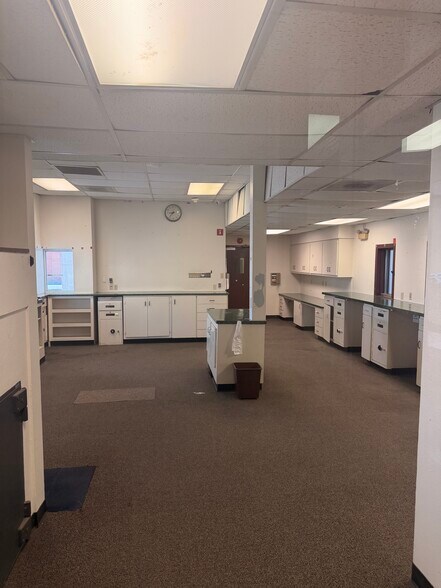 More Photos Of 132 W 7th St, Odessa Specialty For Lease