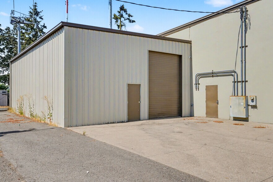 More Photos Of 3025 Kathryn Ave NE, Albany Warehouse For Lease