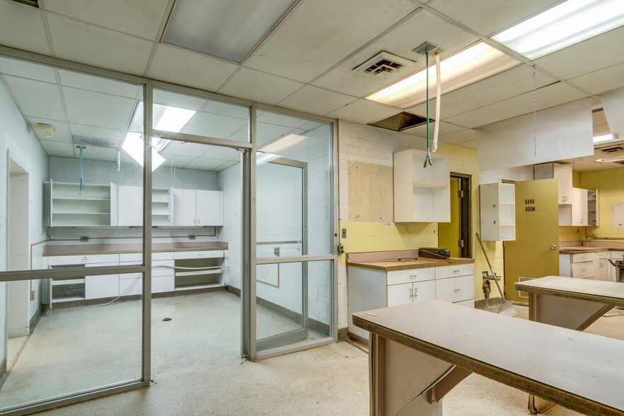 More Photos Of 5410 Allen Rd, Allen Park Medical For Sale