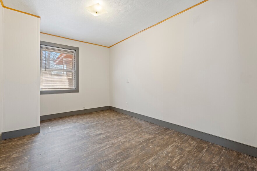 More Photos Of 300 Range St, Marshall Multifamily For Sale
