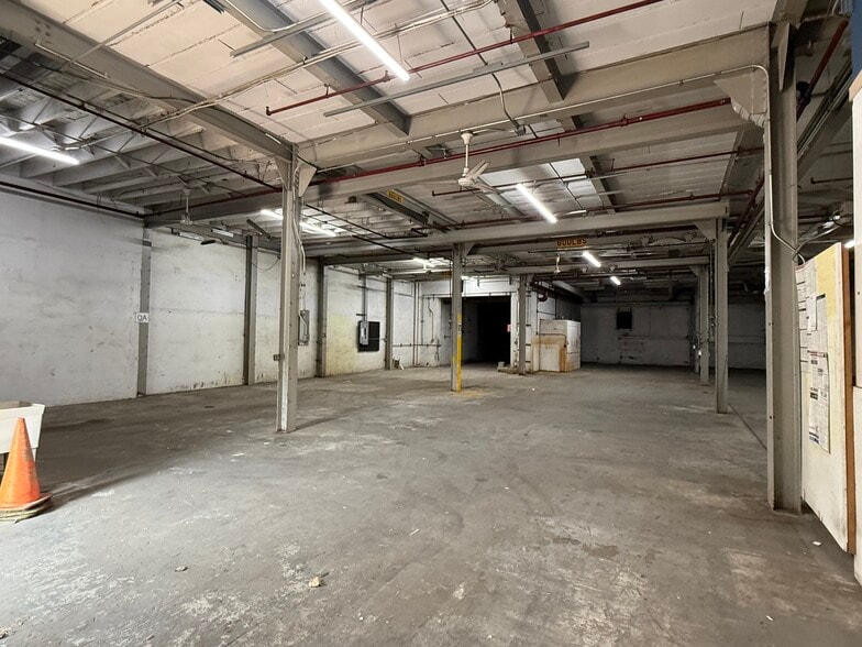 More Photos Of 518 E 22nd St, Paterson Warehouse For Lease