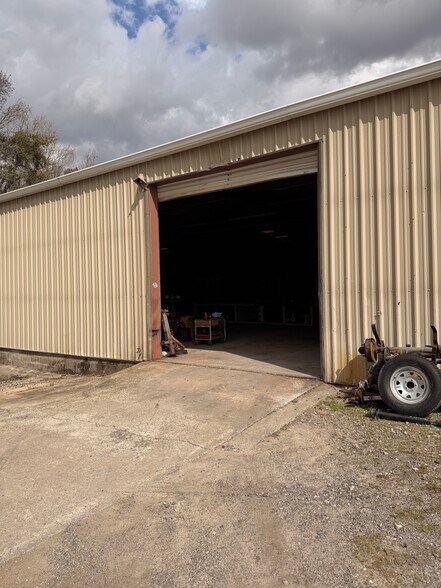 More Photos Of 3928 Ogeechee Rd, Savannah Warehouse For Lease