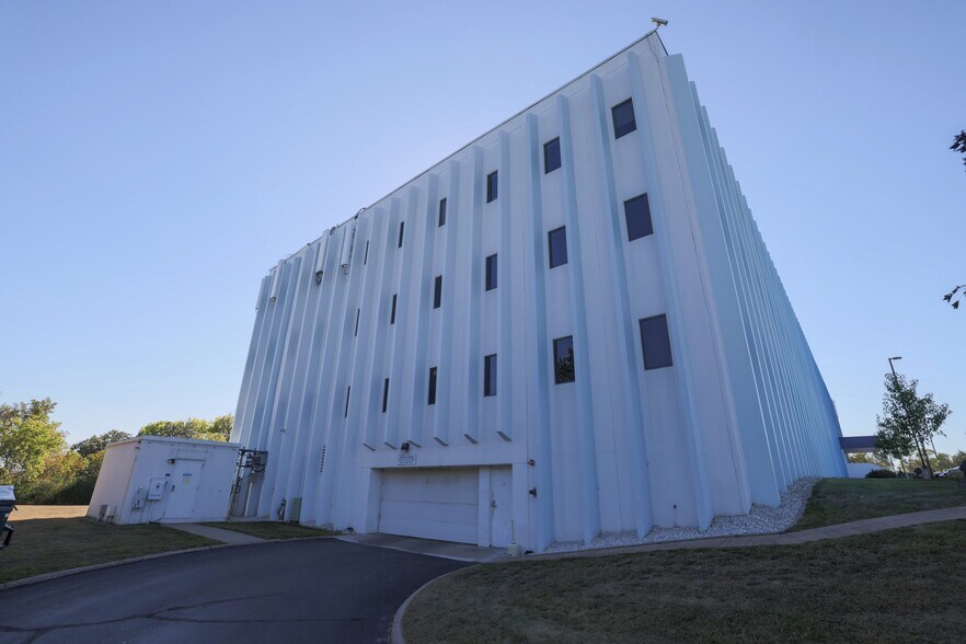 More Photos Of 10800 Lyndale Ave S, Bloomington Office For Lease