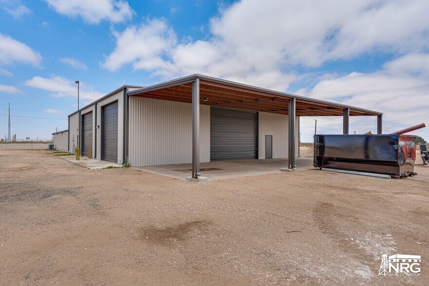 More Photos Of 3334 S Service Rd, Stanton Warehouse For Lease