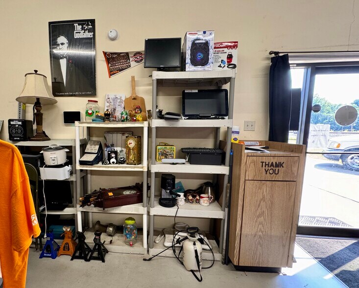 More Photos Of 300 W Broadway St, Morrilton Storefront For Sale