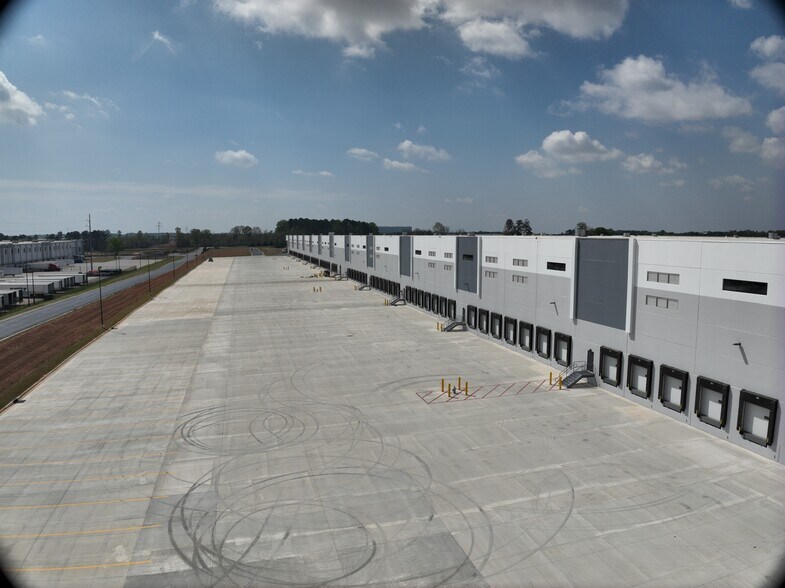 More Photos Of 1305 Hwy 42 South, McDonough Unknown For Lease