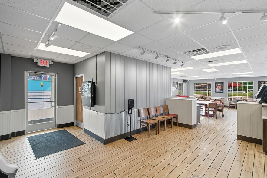 More Photos Of 31 S Wisconsin Dells Pky, Lake Delton Freestanding For Sale