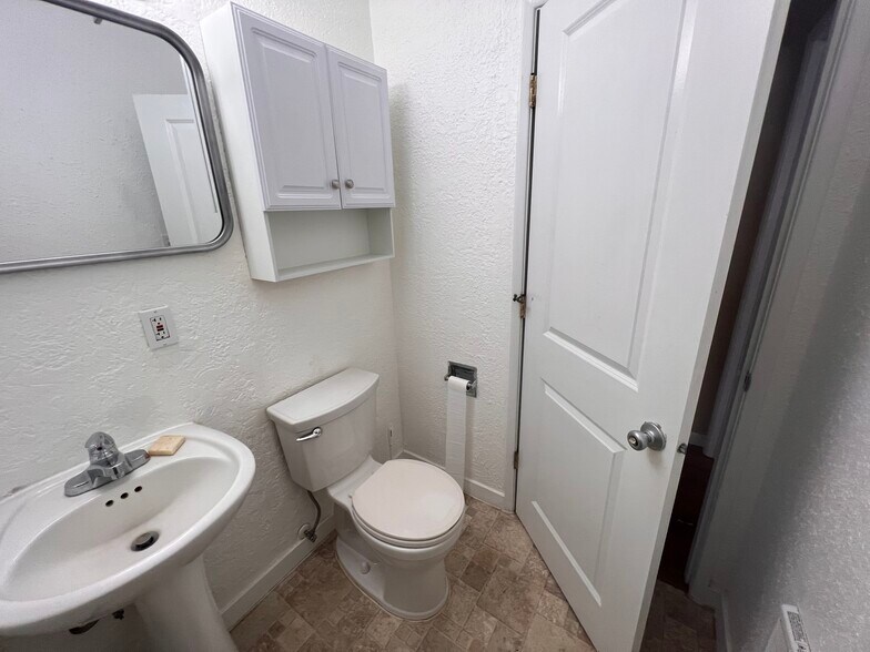 More Photos Of 271 Clay St E, Monmouth Apartments For Sale