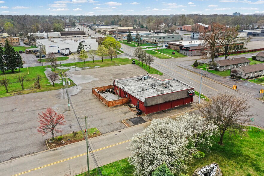 More Photos Of 1090 Rochester Rd, Troy Restaurant For Sale