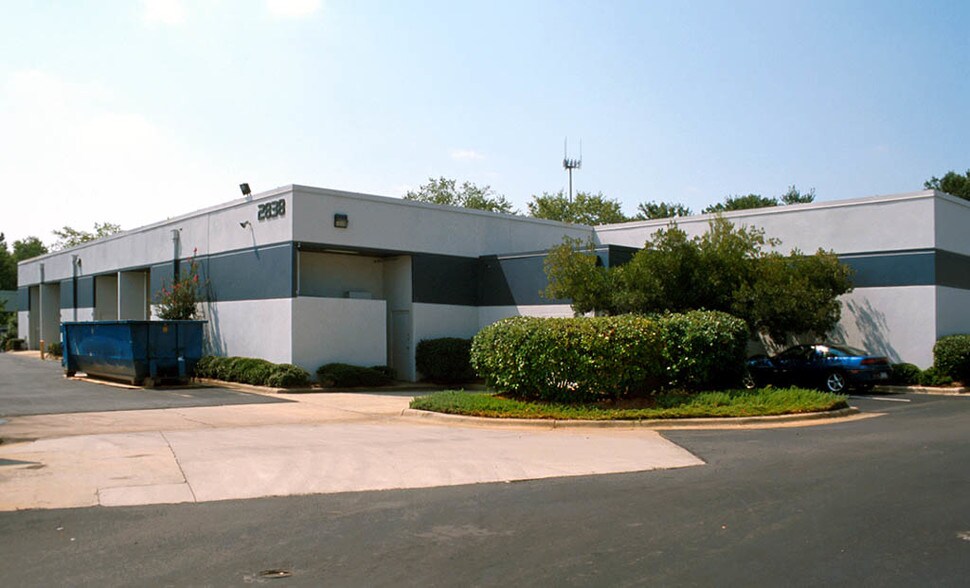 More Photos Of 2838 Queen City Dr, Charlotte Flex For Lease
