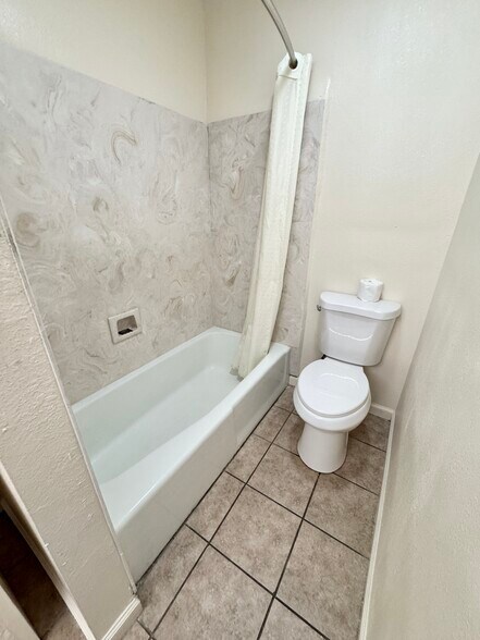 More Photos Of 990 Avenue K, Marrero Hotel For Sale