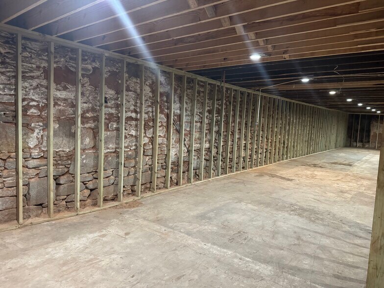 More Photos Of 116 W Solomon St, Griffin Restaurant For Lease