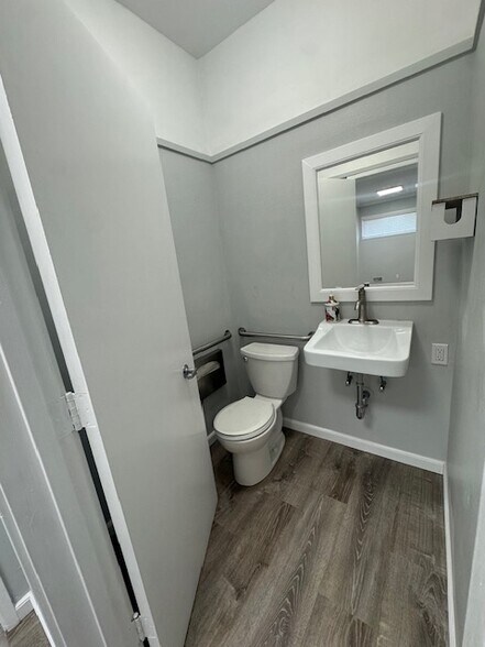 More Photos Of 993-995 Cass St, Monterey Office For Lease