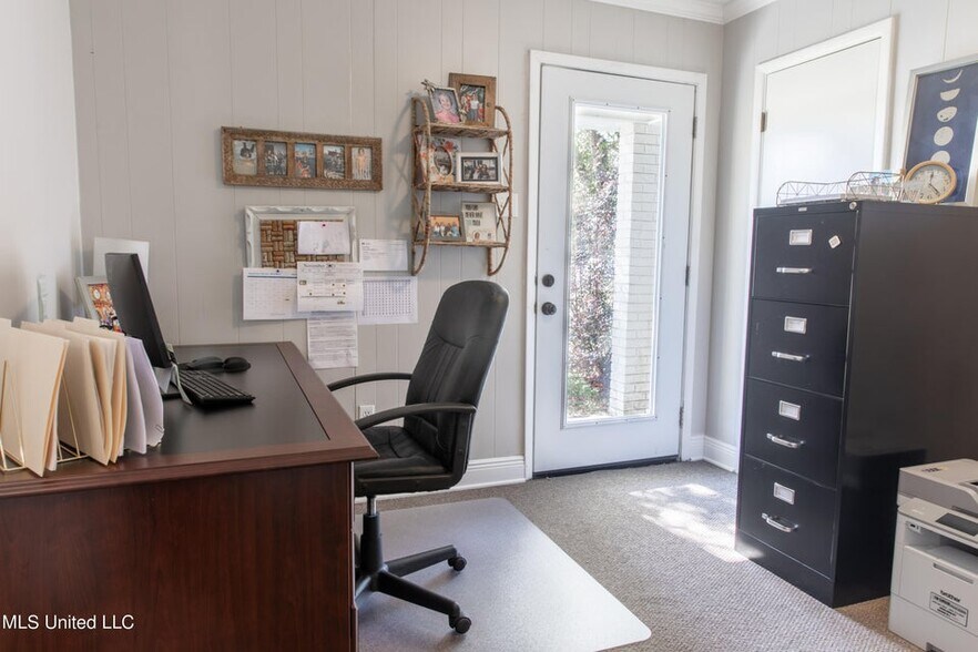More Photos Of 1966 Popps Ferry Rd, Biloxi Office For Sale