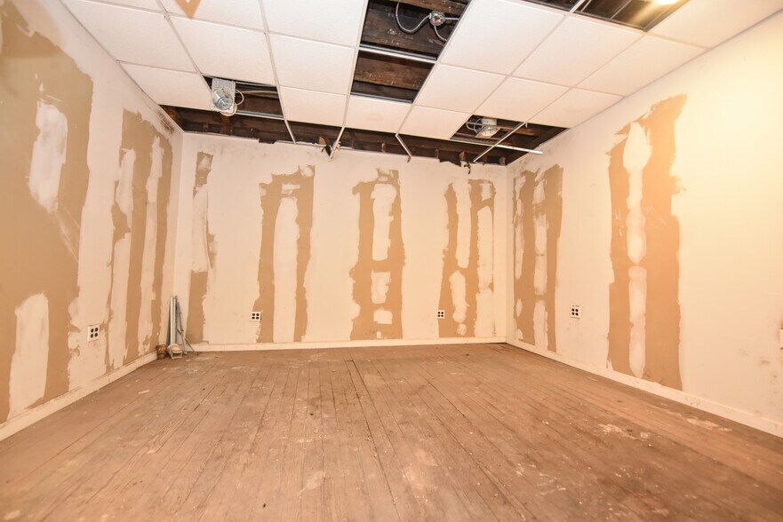 More Photos Of 154 Main St, Butler Storefront Retail Residential For Sale