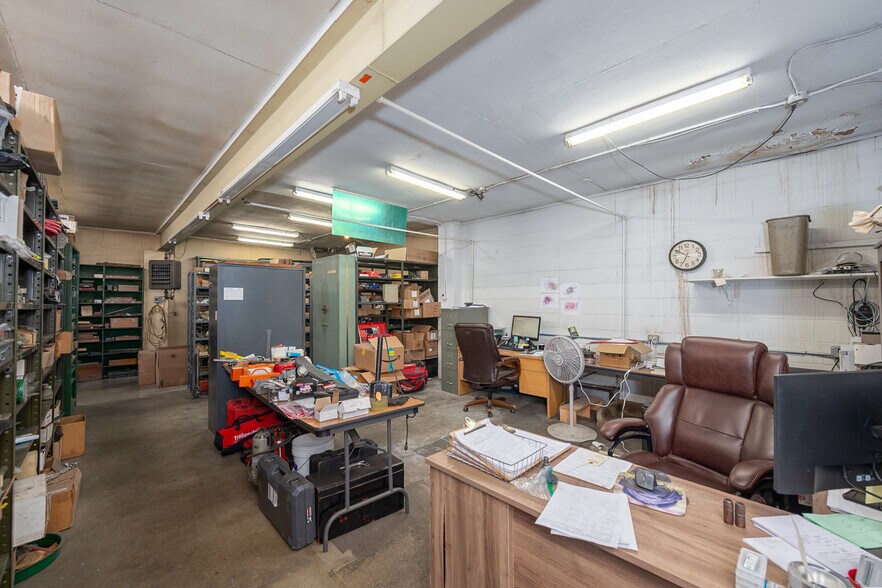 More Photos Of 612 W 3rd Ave, Moses Lake Industrial For Sale