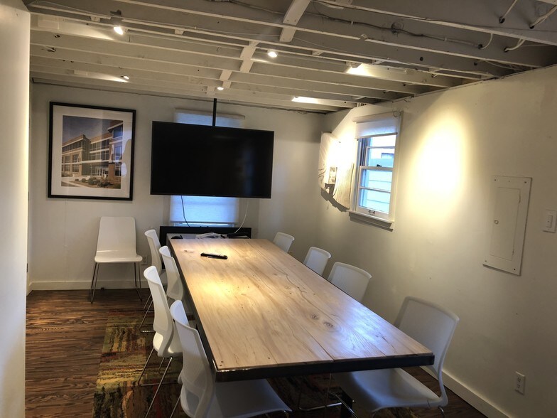 More Photos Of 60-70 E Oak St, Zionsville Loft Creative Space For Lease
