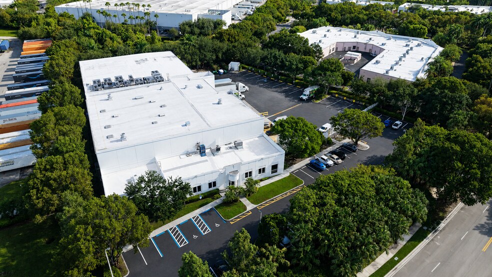 More Photos Of 3255 Meridian Pky, Weston Refrigeration Cold Storage For Lease