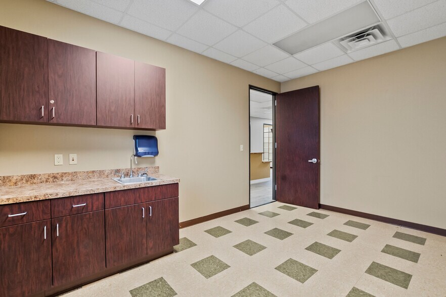 More Photos Of 3115 College Park Dr, Conroe Medical For Lease