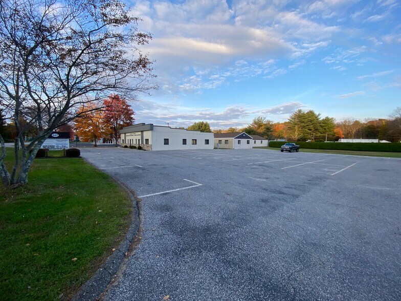 More Photos Of 457 Bantam Rd, Litchfield Freestanding For Lease