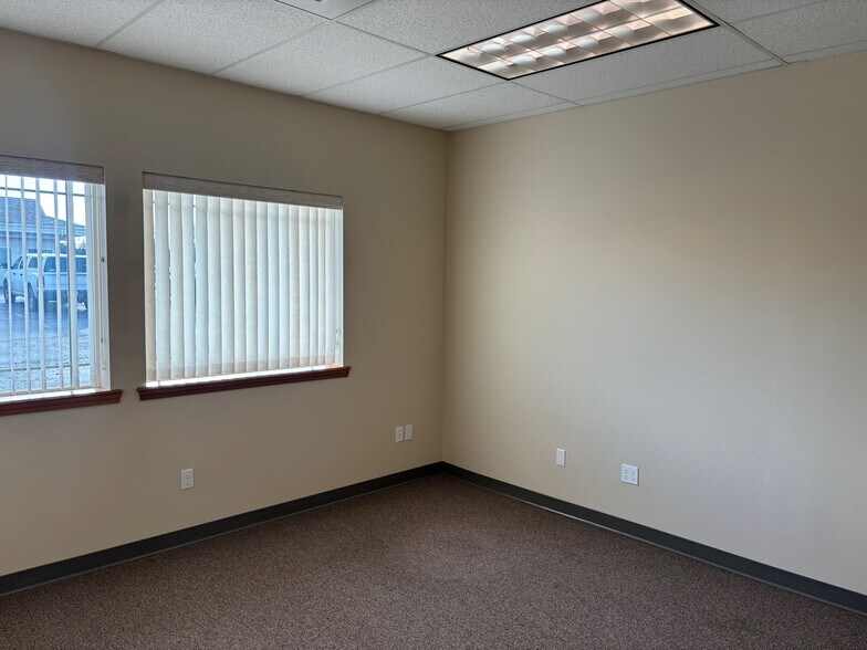 More Photos Of 2805 Saint Andrews Loop, Pasco Office For Lease