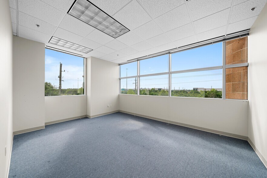 More Photos Of 7840 N Sam Houston Pky W, Houston Office For Lease