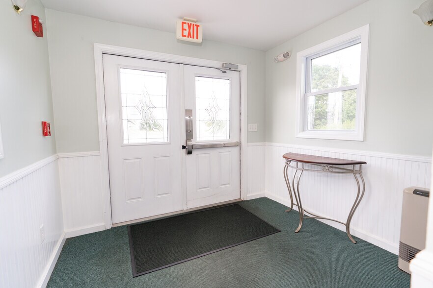 More Photos Of 8 Jennifer Dr, Merrimack Flex For Sale