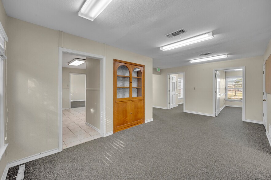 More Photos Of 600 S Davis Dr, Arlington Office For Lease