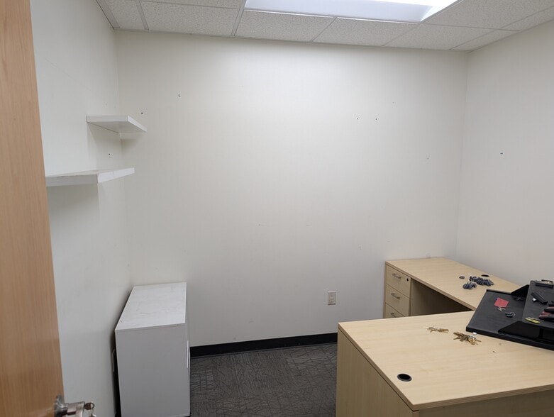 More Photos Of 4694-4696 S 200 W, Salt Lake City Light Manufacturing For Lease