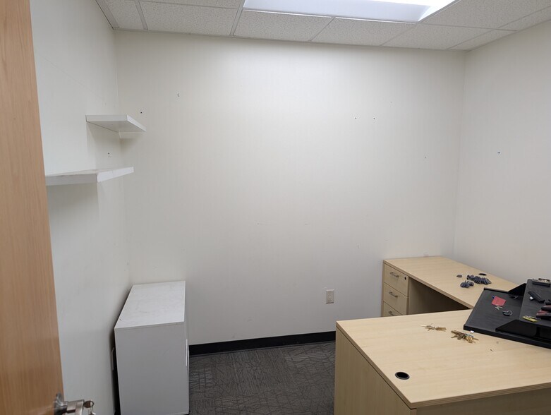 More Photos Of 4694-4696 S 200 W, Salt Lake City Light Manufacturing For Lease