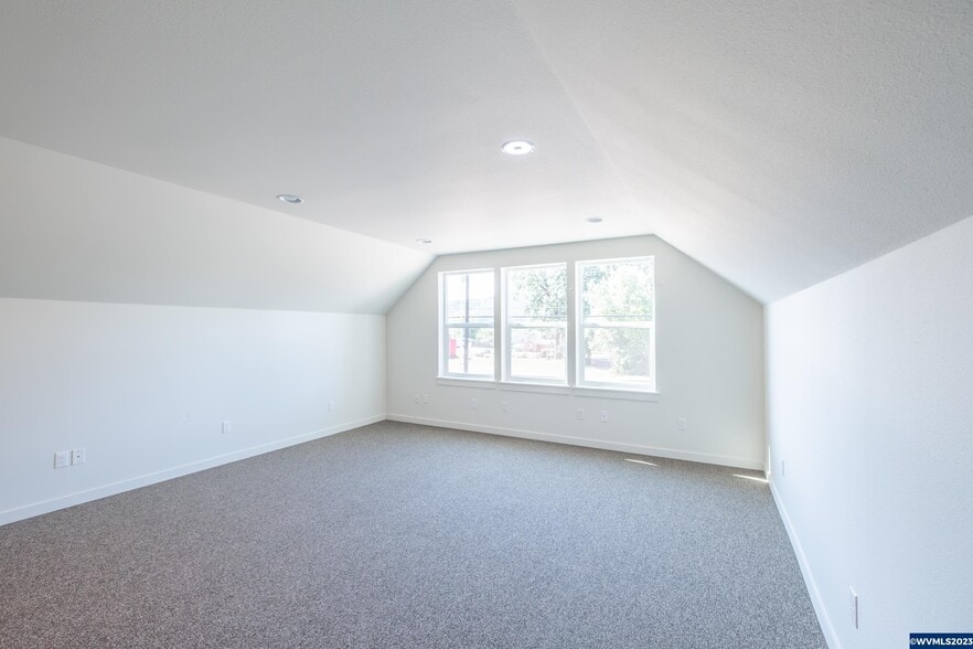 More Photos Of 4206 Main St, Sweet Home Auto Repair For Sale