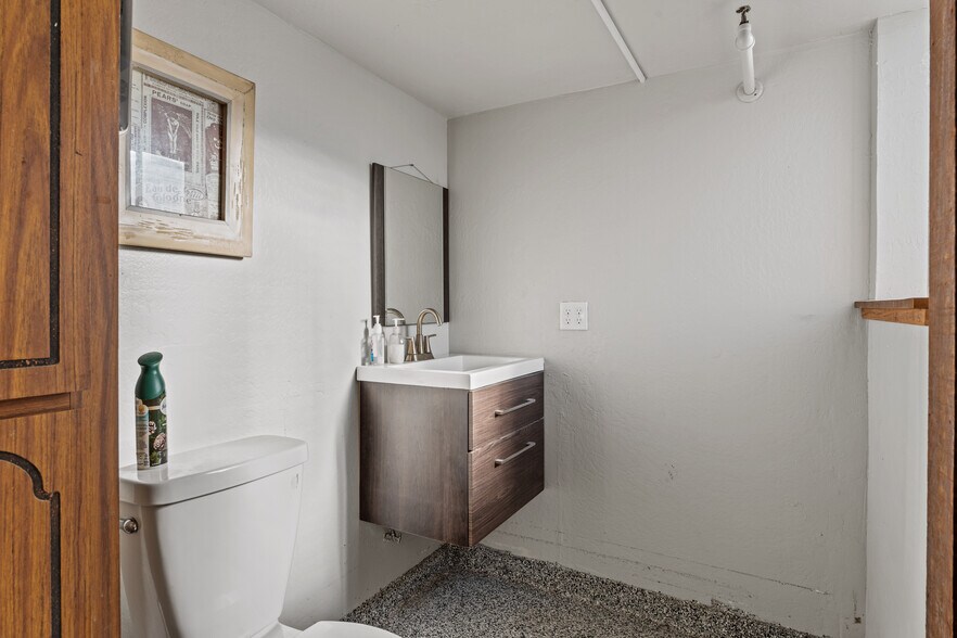 More Photos Of 902 Waugh Ln, Ukiah Warehouse For Sale