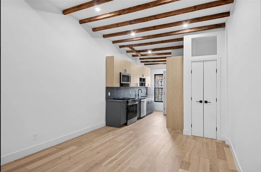 More Photos Of 183 Green St, Brooklyn Apartments For Sale