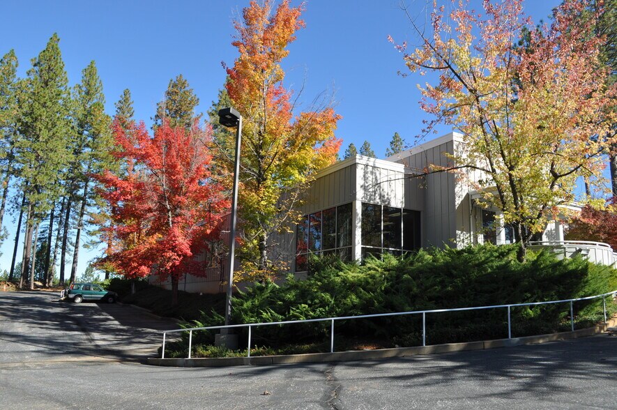 More Photos Of 443 Crown Point Cir, Grass Valley Office For Lease