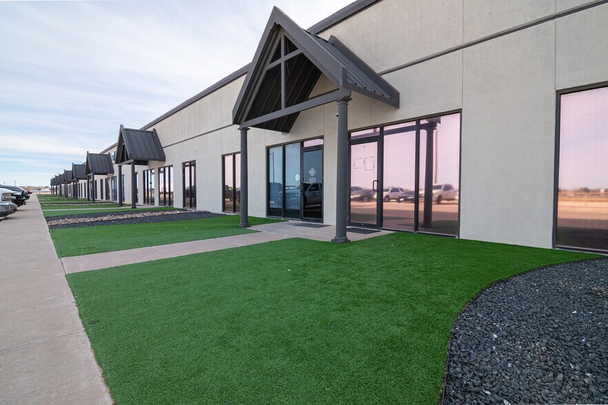 More Photos Of 5023 Princeton Ave, Midland Loft Creative Space For Lease