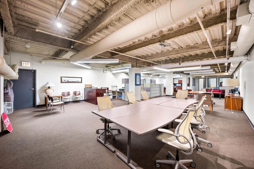 More Photos Of 1617-1619 N Clybourn Ave, Chicago Storefront Retail Office For Lease
