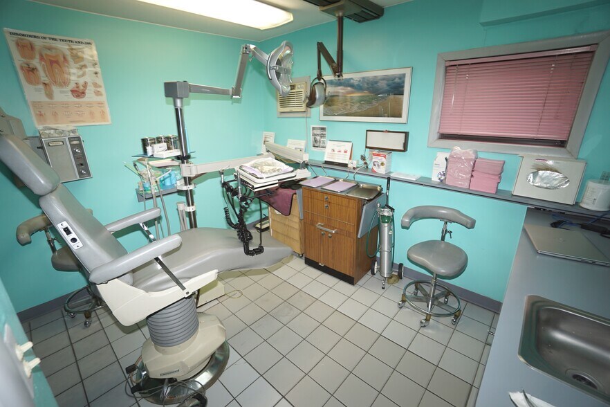 More Photos Of 924 N Wood Ave, Linden Medical For Lease