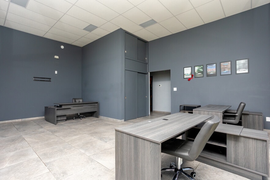 More Photos Of 453 N Jackson St, Frankfort Auto Dealership For Sale